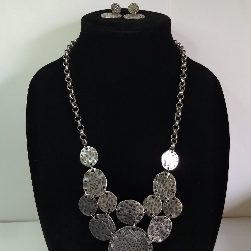 Ruby Rd Silver Tone Hammered Coin Bib Necklace Statement Necklace & Earrings - Picture 3 of 9